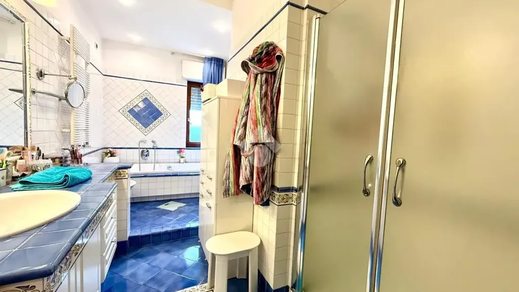 Salles de bain - Rustic Apartment with Balconies in Naples