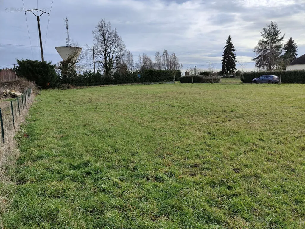 Garden - Buildable Plot Near City Centre in La Châtre
