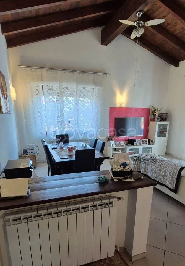 Soggiorno - Rustic Bifamily Villa with Garden in Trecate