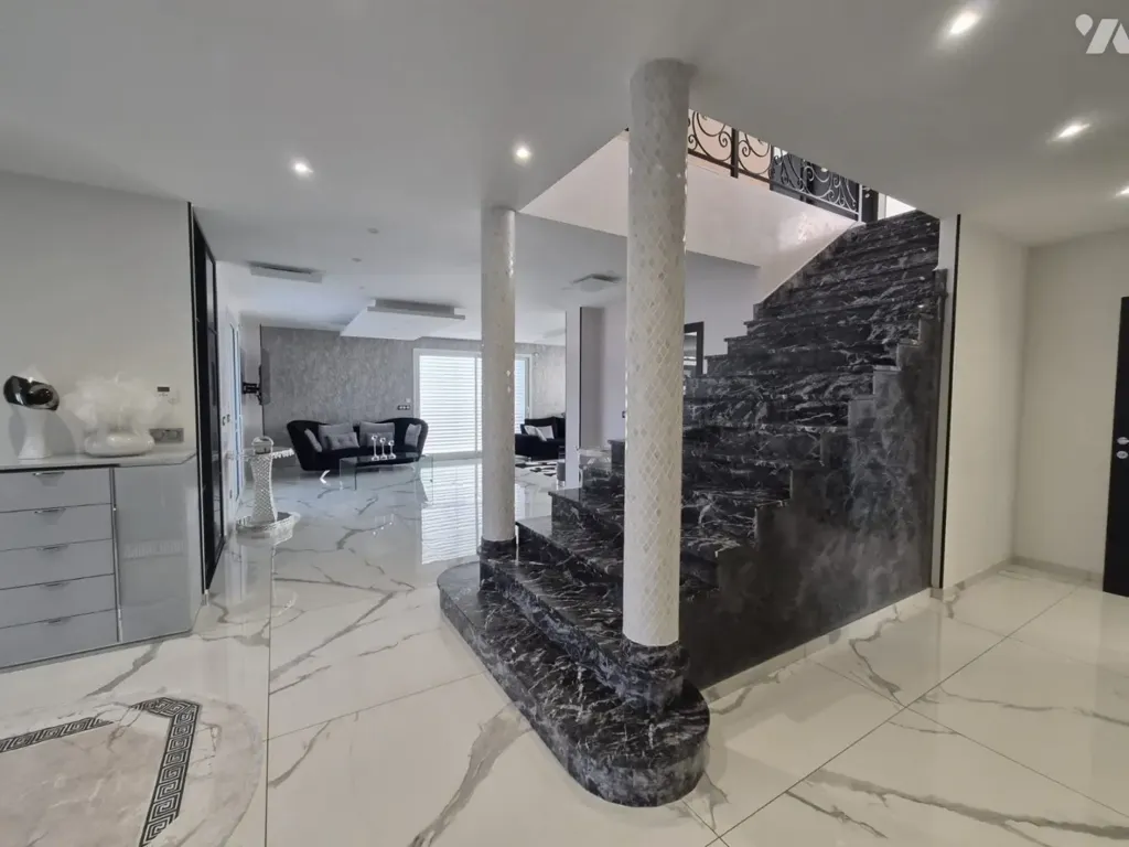 hallway_entrance