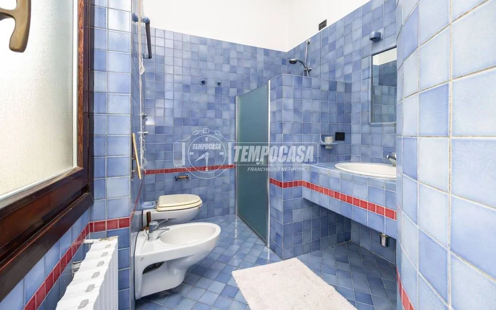 Bathrooms - Luxury Villa with Pool in Melzo, Lombardy