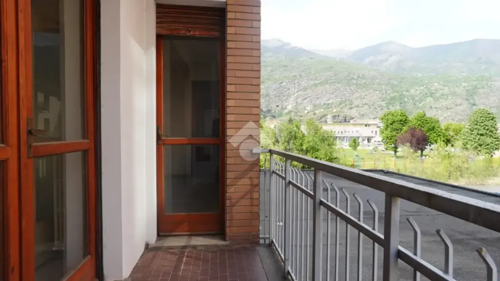 Balcon - Commercial Space with Central Location in Susa