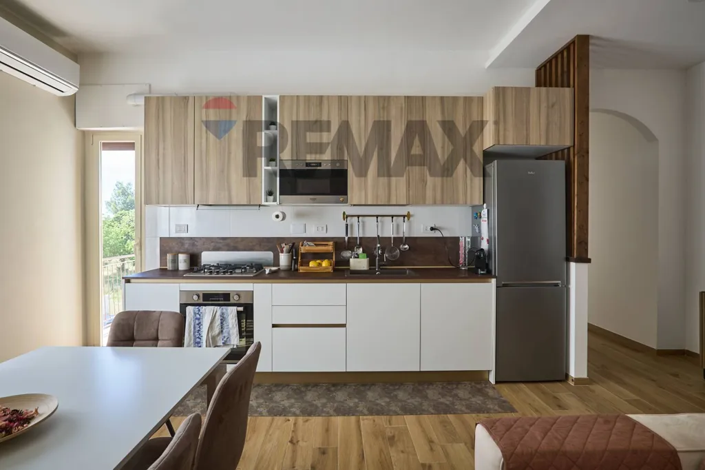 Cucina - Ristrutturato Triplex with Balcony in Torre Maura