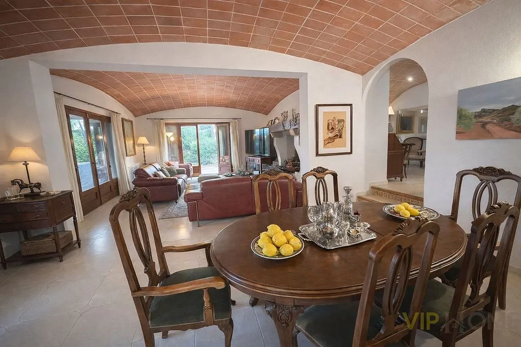 Salle à manger - Chalet with Mountain Views in Golf Costa Brava
