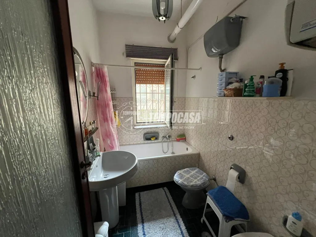 Salles de bain - 5-Bedroom Apartment with Lift in Naples