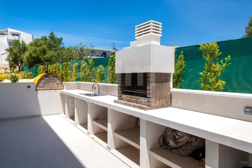 Terrass - Luxury Villa with Heated Pool in Central Alvor