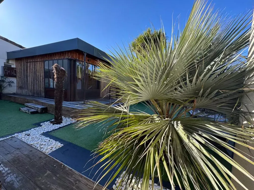 Jardin - Maison d'Architecte avec Piscine à Salleboeuf