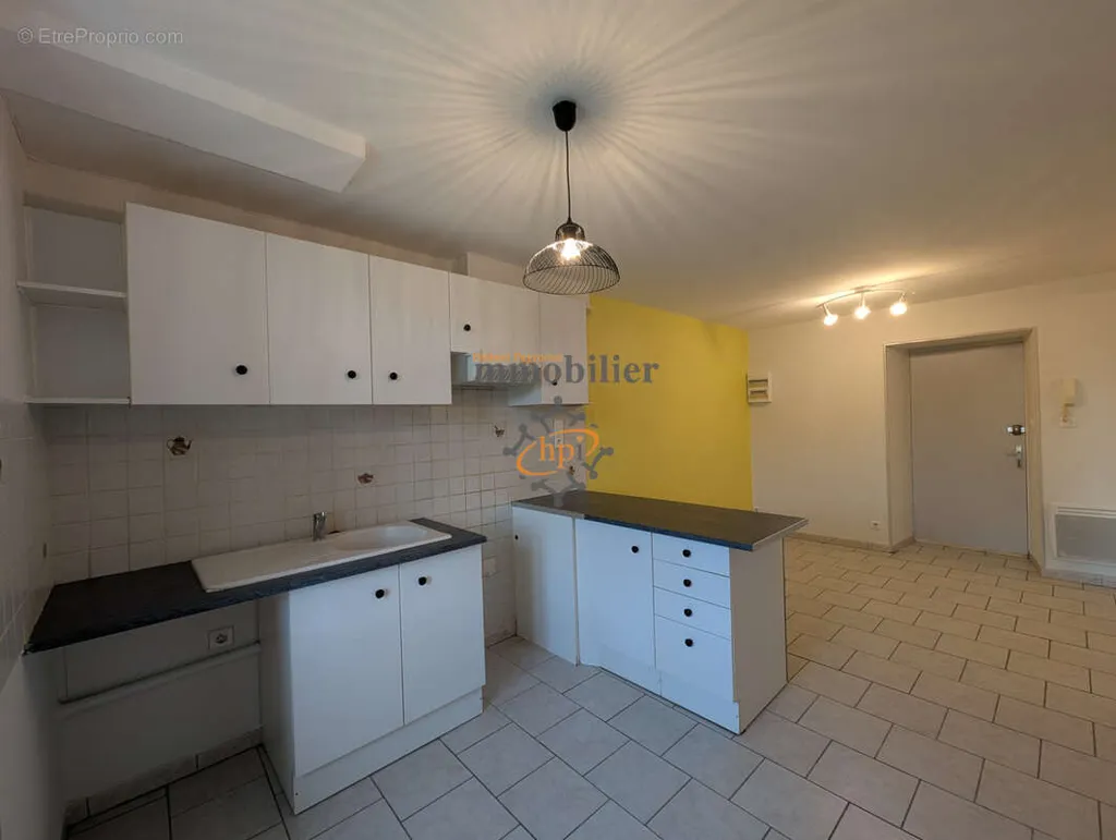 Köök - Rental Property with Balcony in Saint-Affrique