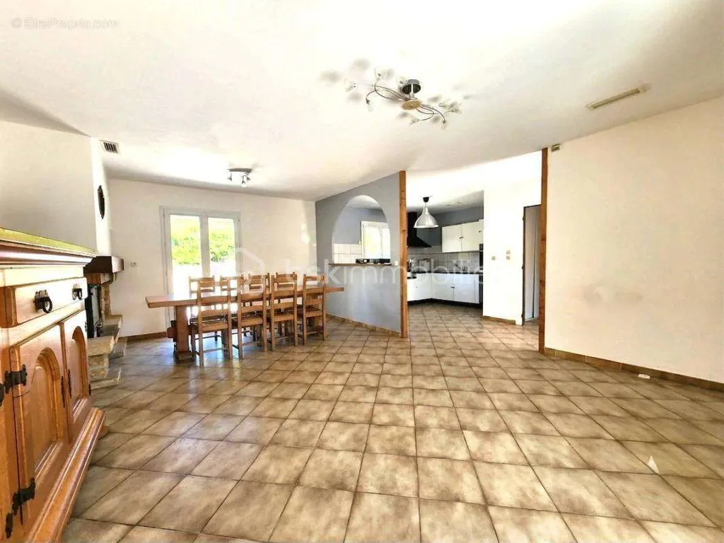 Söögituba - Property with Pool and Garage in Tourbes