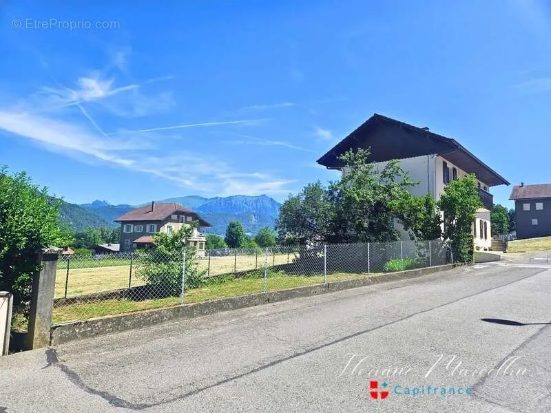 Extérieur - Maison avec Deux Appartements Indépendants à Vougy