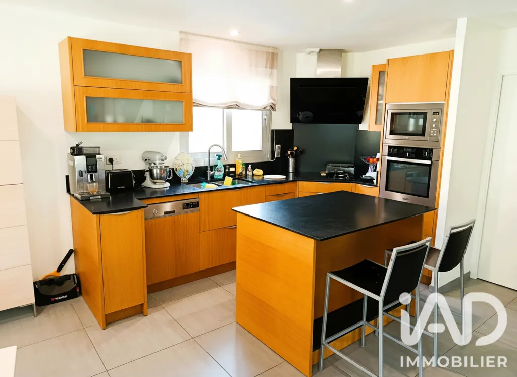 Cucina - Contemporary Villa with Pool in Foix