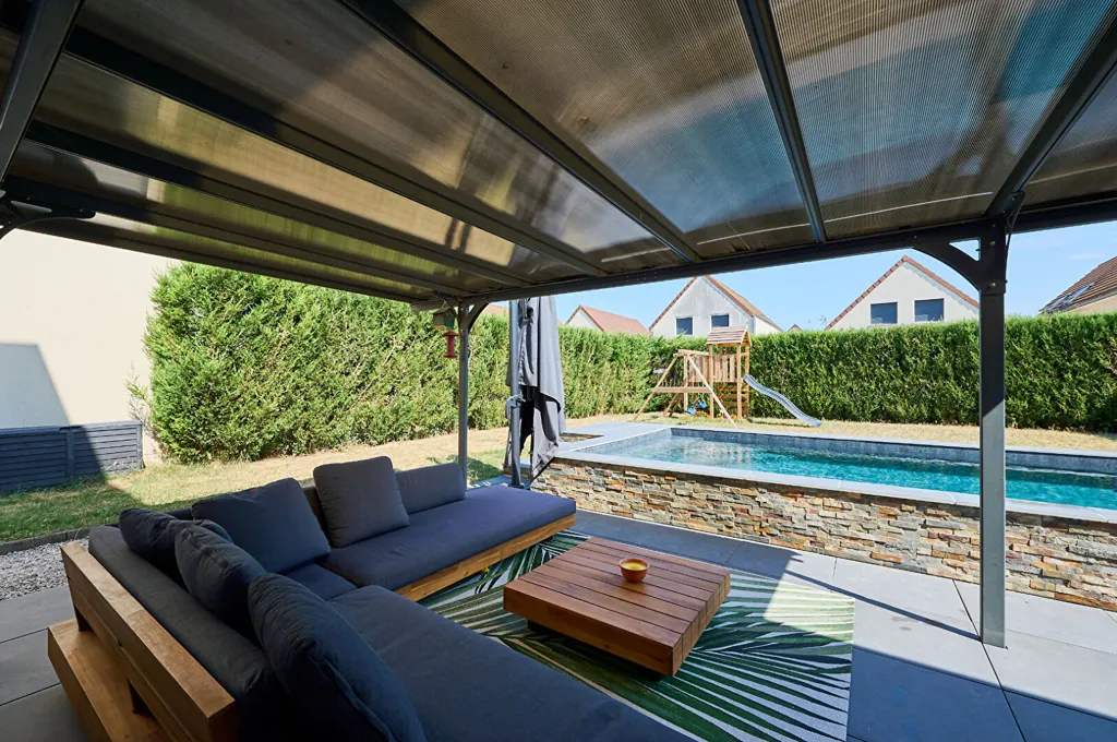 Piscina - Contemporary House with Pool near Dijon
