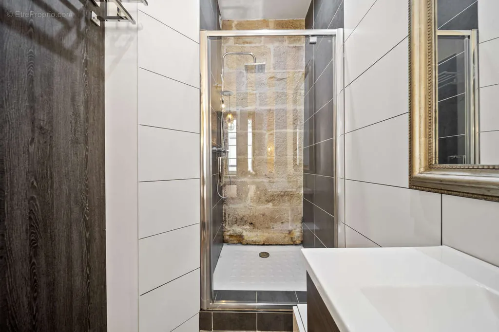 Vannitoad - Charming Flat with Cathedral View in Dijon