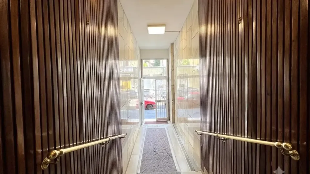 Ingresso - Modernised Triplex with Balcony in Milan