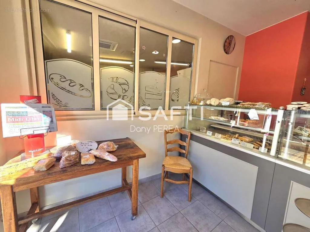 Commercial property in Saint-Laurent-D'aigouze