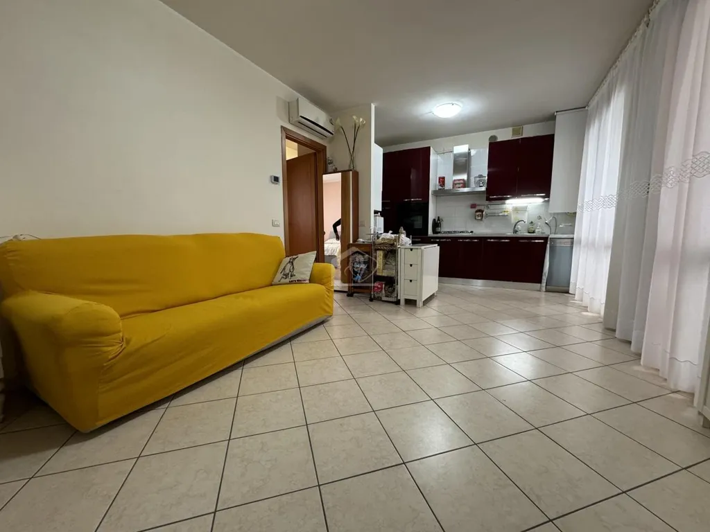 Séjour - Bright Trilocale with Balcony in Suzzara