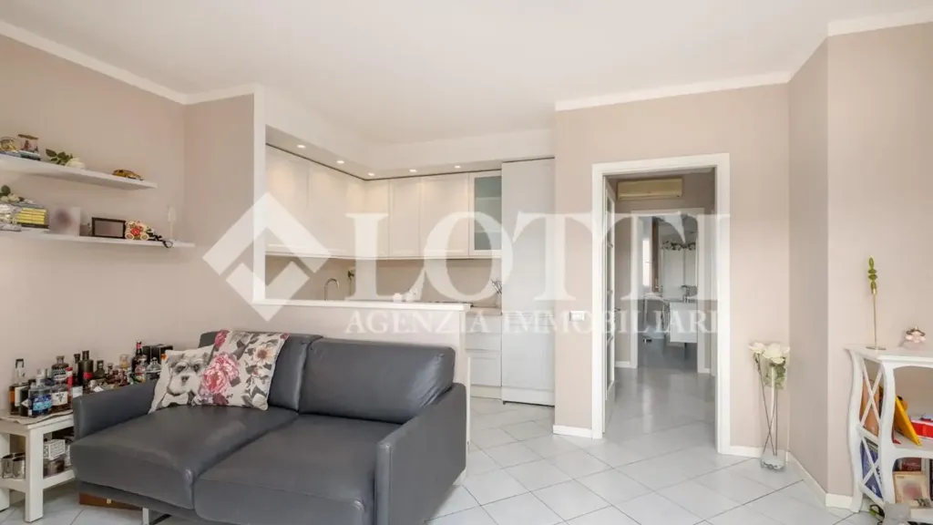 Elutuba - Triplex with Terrace in Pontedera
