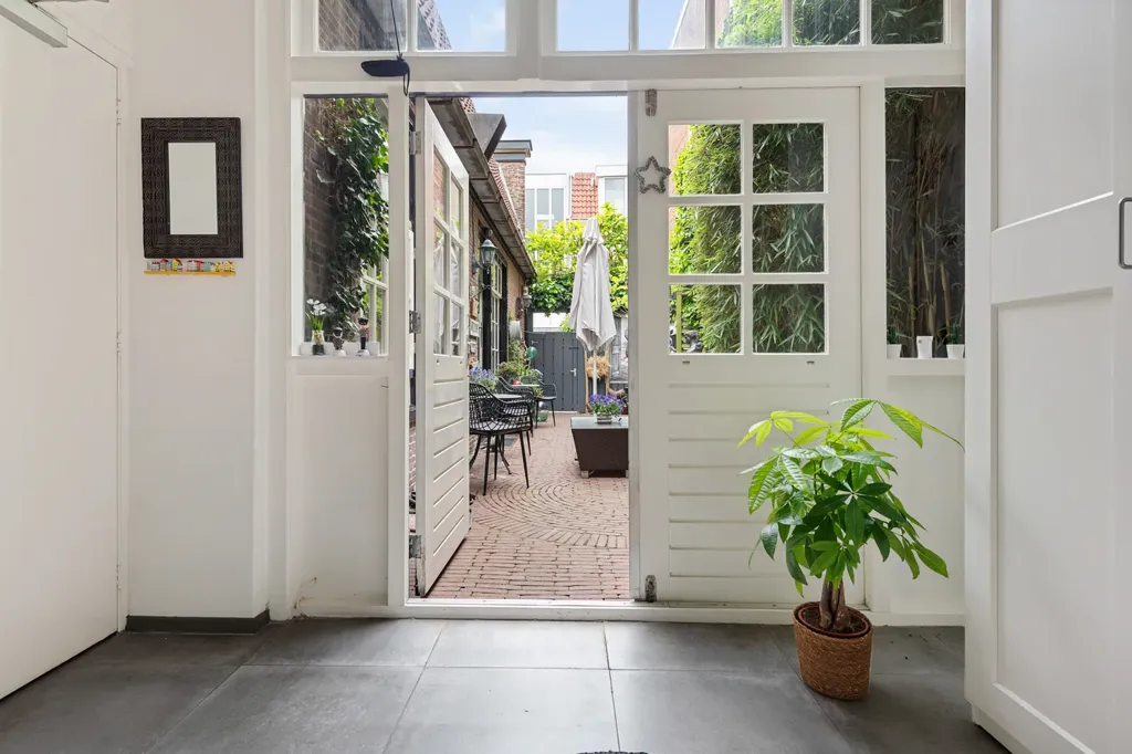 Esik - Historic House with Patio in Alkmaar
