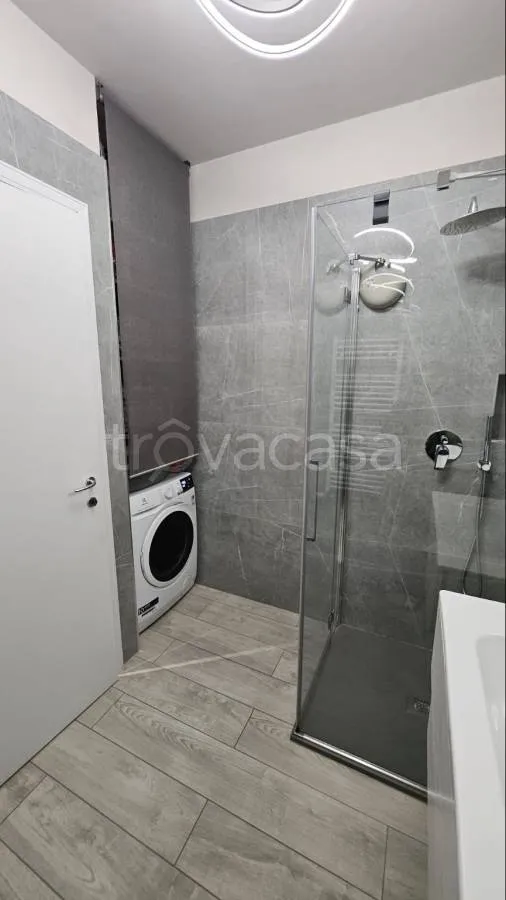 Bagni - Fully Rented Flat with Balcony in Torino