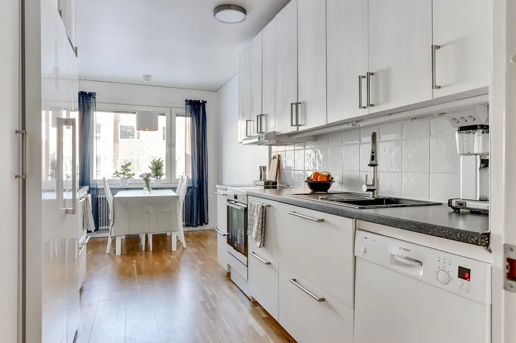 Kitchen - Three-Bedroom Apartment with West-Facing Balcony in Umeå