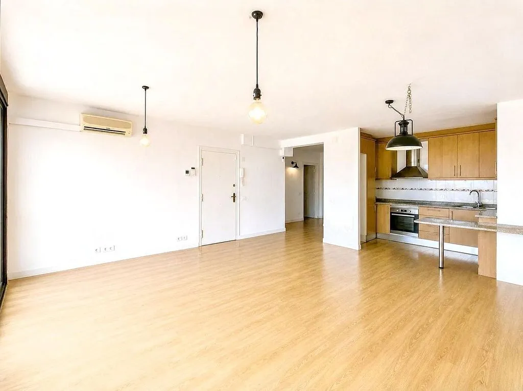 Elutuba - Reformed Seafront Flat in Mataró