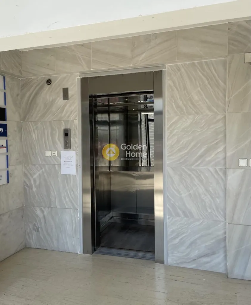 Esik - Office with Prominent Façade in Kallithea