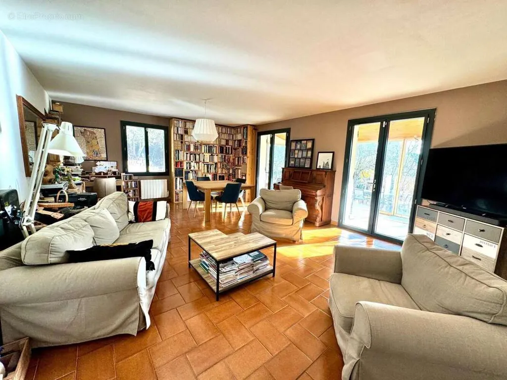 Elutuba - Maison with Pool in La Bastide-Des-Jourdans