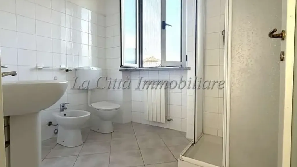 Vannitoad - Bilocale with Private Terrace in Galliate