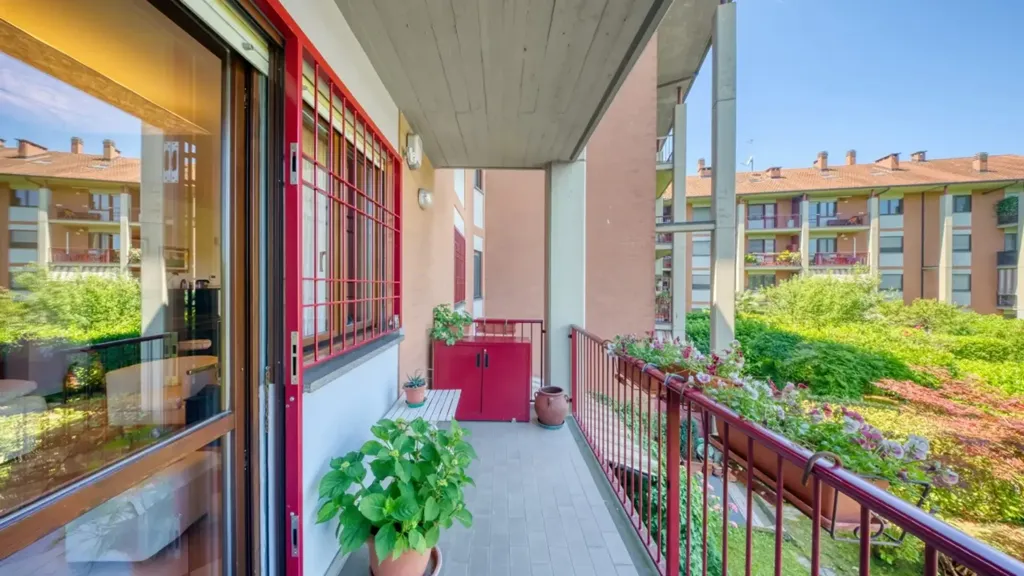 Balcone - Apartment with Double Balcony in Turin