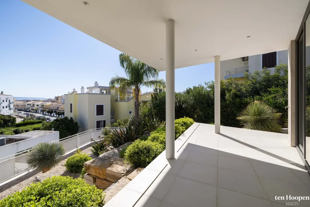 Terrazza - Contemporary Villa with Ocean Views in Cerro das Mós