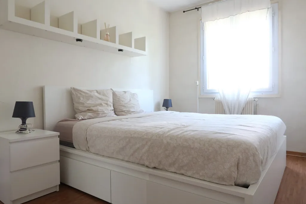 Magamistoad - 2-Bedroom Apartment with Rooftop View in Saint-Étienne