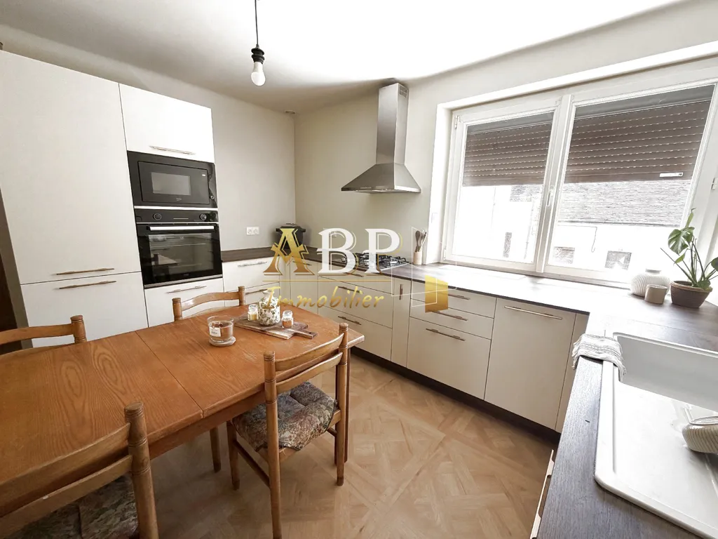 Köök - Refurbished 5-Bedroom House in Châteaudun