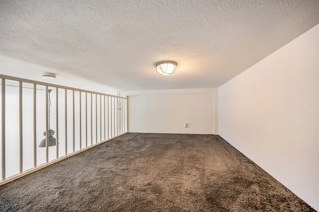 Toad - Modern Apartment with Large Windows in Oud-West