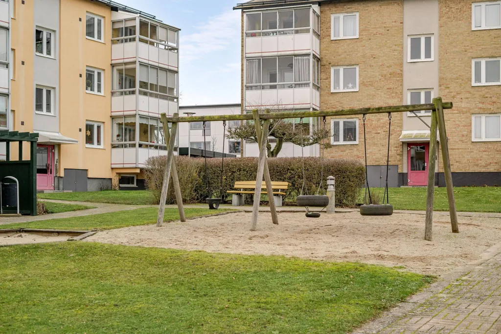 Jardin - Renovated Two-Bedroom with Glazed Balcony in Simrishamn