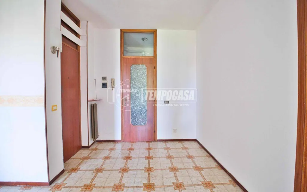 Esik - Bright 2-Bedroom Apartment with Balcony in Cameri