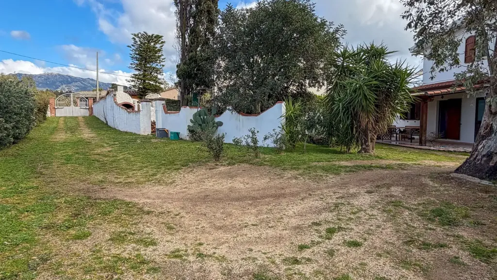 Giardino - Villa with Private Garden in Irgoli