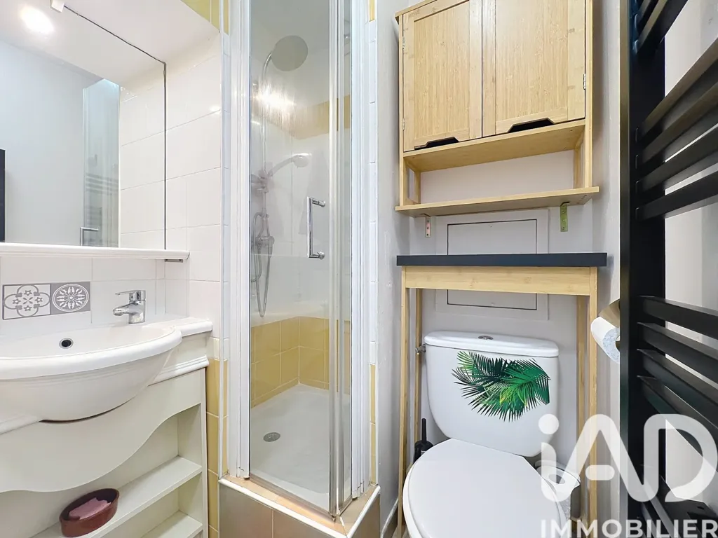 Salles de bain - Appartement en rez-de-jardin avec vue mer à Grimaud
