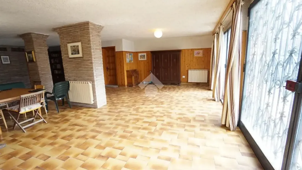 Séjour - Spacious Apartment with Private Courtyard in Castelnuovo Rangone