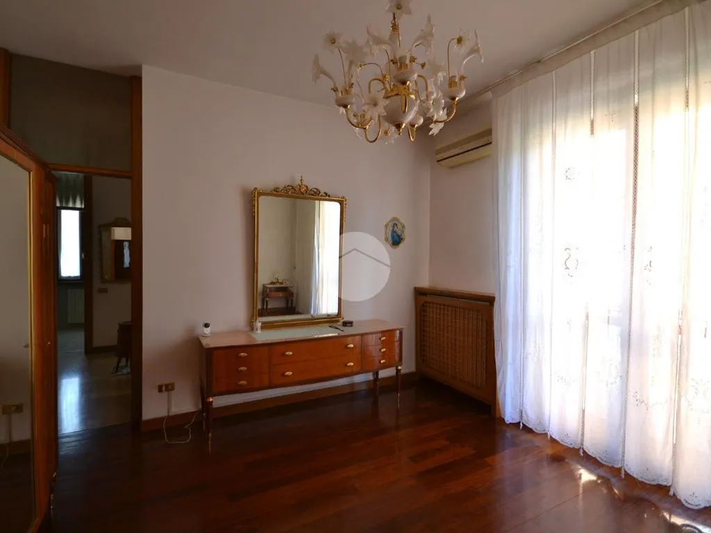 Magamistoad - Detached Villa with Garden in Vittuone