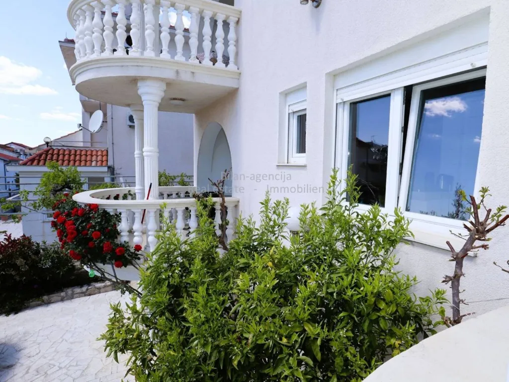 Terrass - Two-Floor Apartments with Garden in Vodice