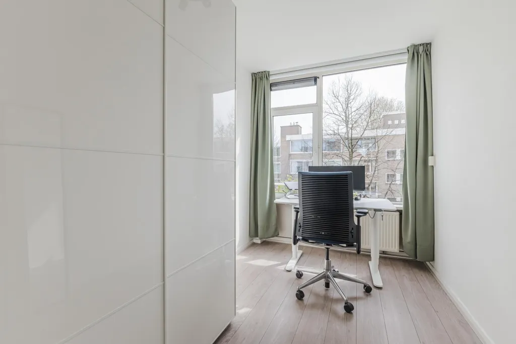 Kabinet - Portiekflat with Zuidas View in Amsterdam
