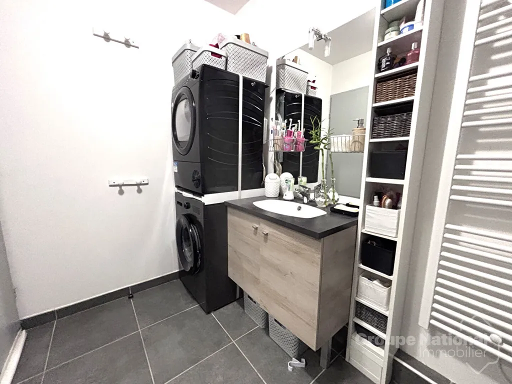 Salles de bain - Appartement dernier étage avec terrasse à Miramas