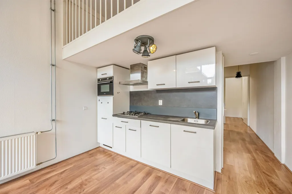 Köök - Modern Apartment with Large Windows in Oud-West