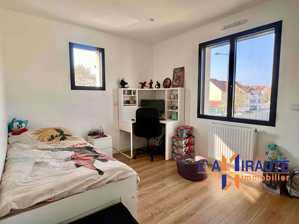 6-toaline maja asukohas Houilles