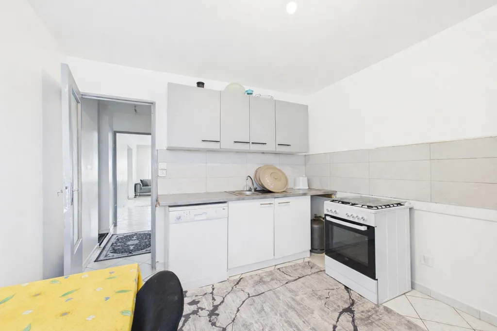 Cuisine - Appartement T5 avec Balcons et Garage à Valence