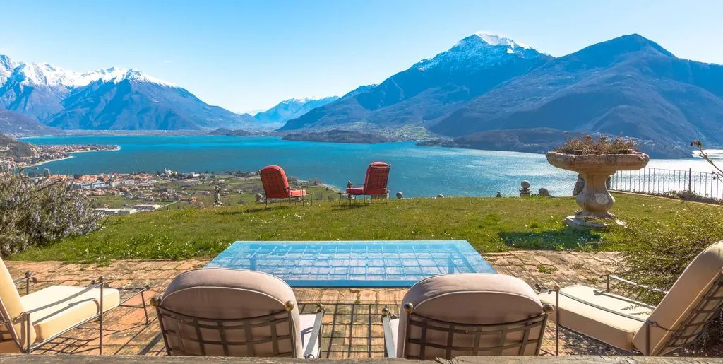 Terrasse - Luxury Villa with Lake View in Dongo