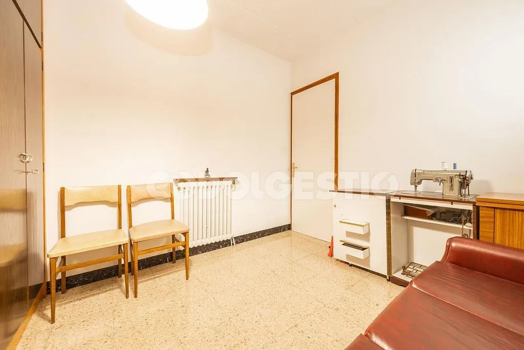 Kabinet - Three-Bedroom House with Terrace in Torelló