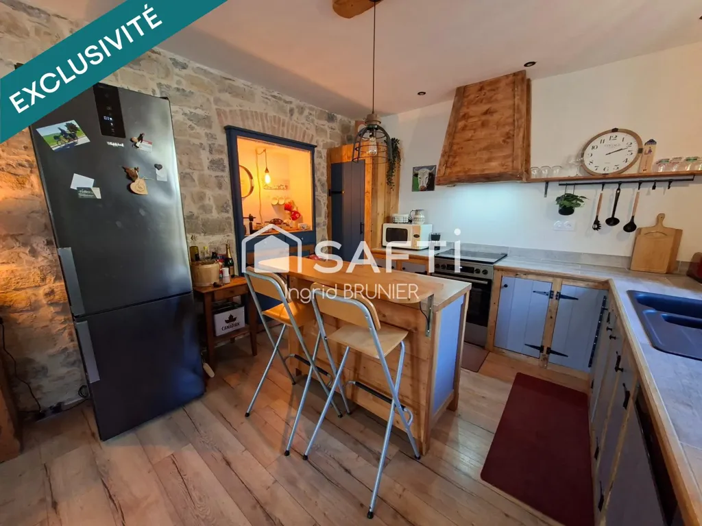 Cuisine - Maison Rénovée avec Vue Lac à Lucey