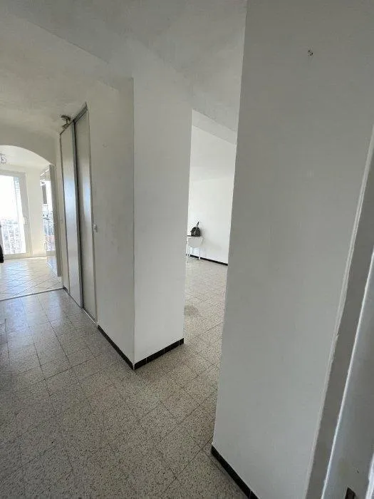 Soggiorno - 3-Piece Flat with Balcony in Marseille