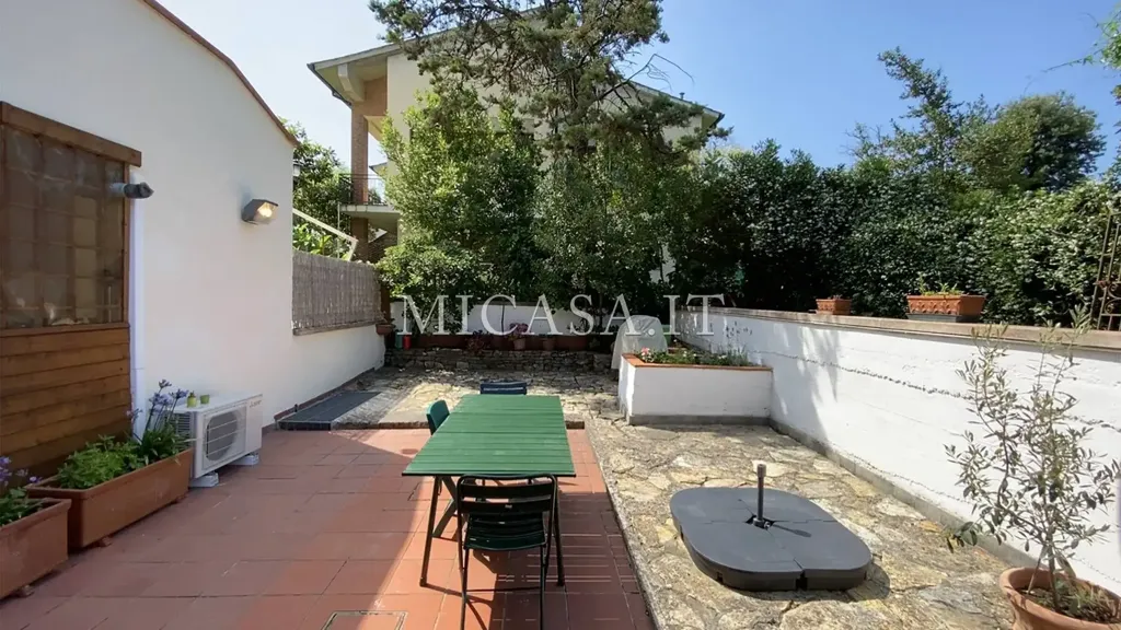 Terrasse - Trilocale with Garden in Pisa